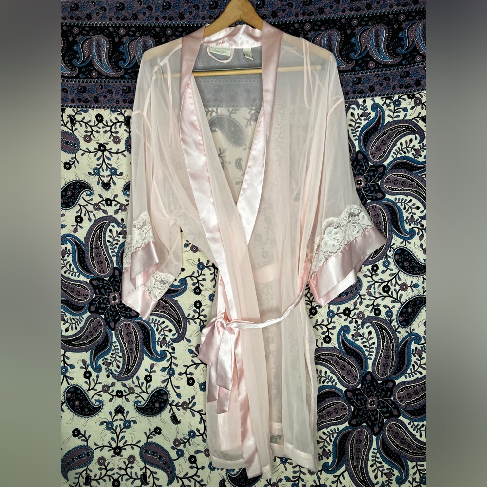 Lord & Taylor VTG sheer lace robe